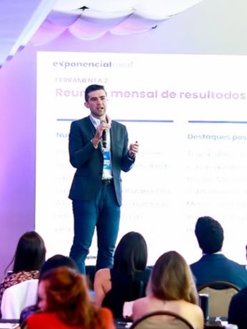 Time Exponencial Med em encontro com médicos