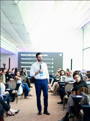 Time Exponencial Med apresentando para médicos especialistas
